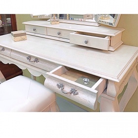 Туалетный столик "Оскар" белая эмаль с темной патиной Туалетный столик "Оскар" белая эмаль с темной патиной